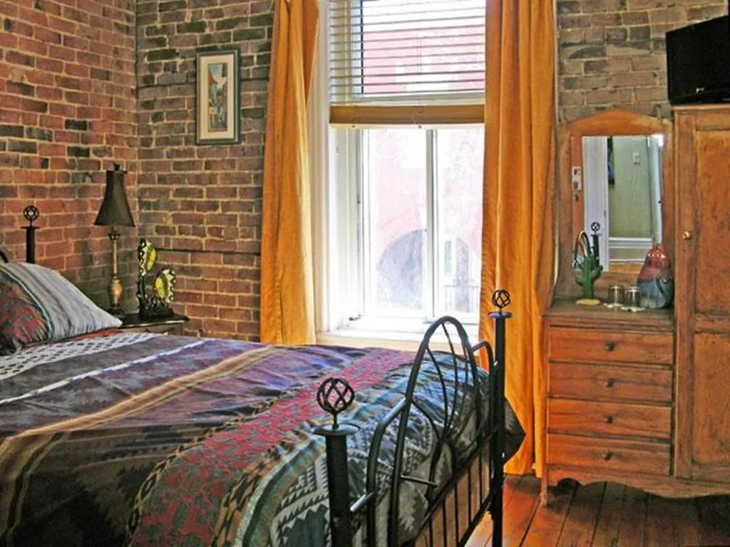 Angelica Blue B&B Montreal Bed & Breakfast