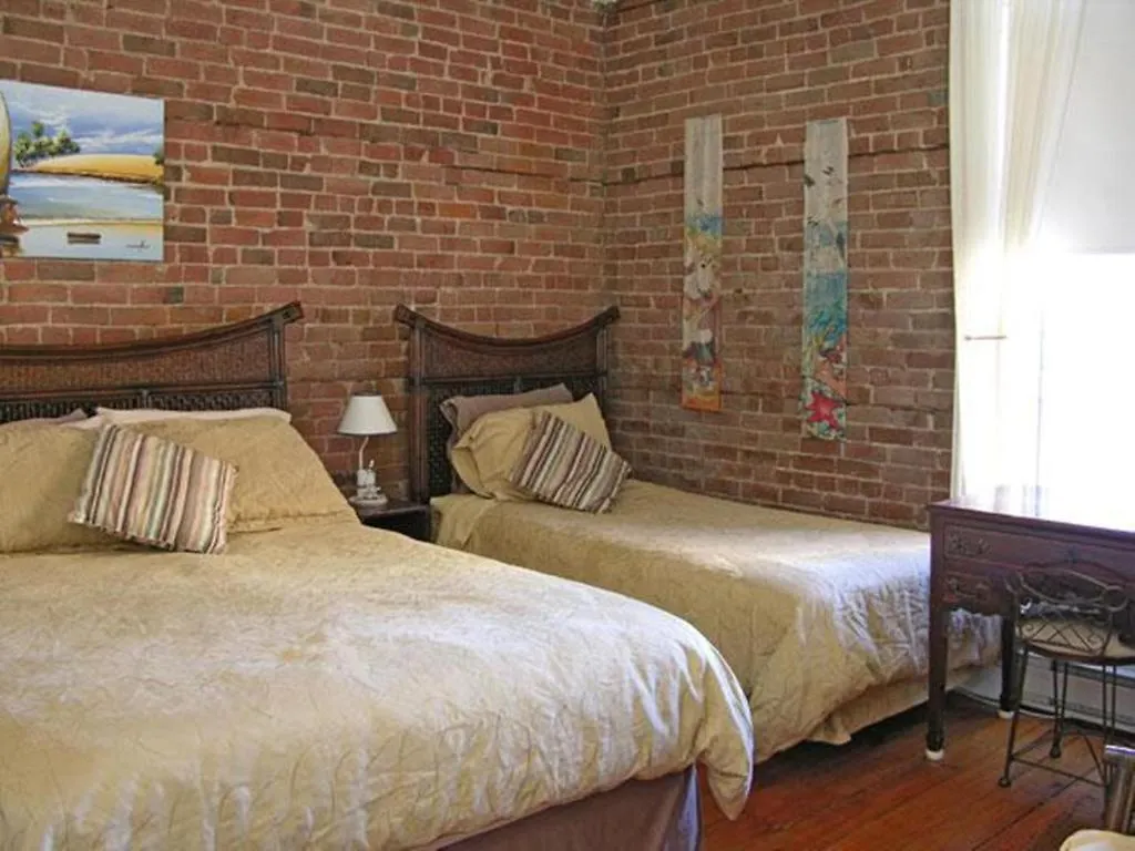 Angelica Blue B&B Montreal Bed & Breakfast